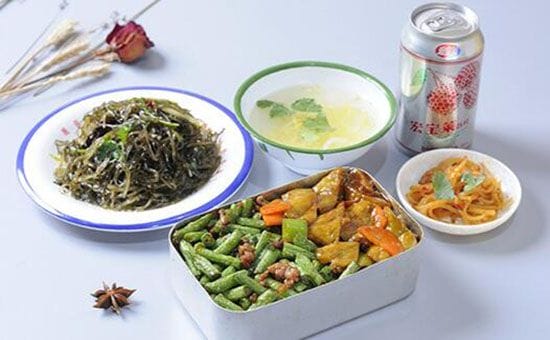 嘎嘎香东北老饭盒加盟
